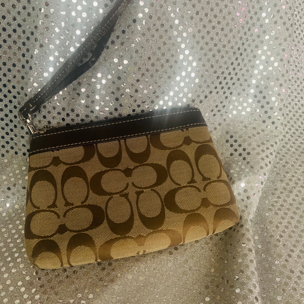 Coach crossgrain leather corners wristlet- small